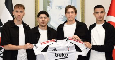 Beşiktaş 4 Genç Futbolcusuyla Profesyonel Sözleşme İmzaladı!